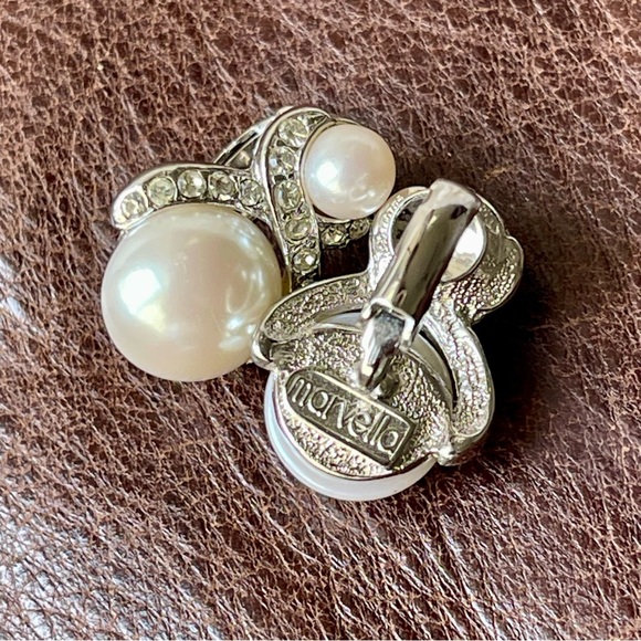 Marvella | Vintage | Faux Pearl Crystal Silver Tone Clip On Earrings - Picture 4 of 14